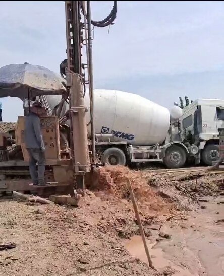 黄梅岩石井施工